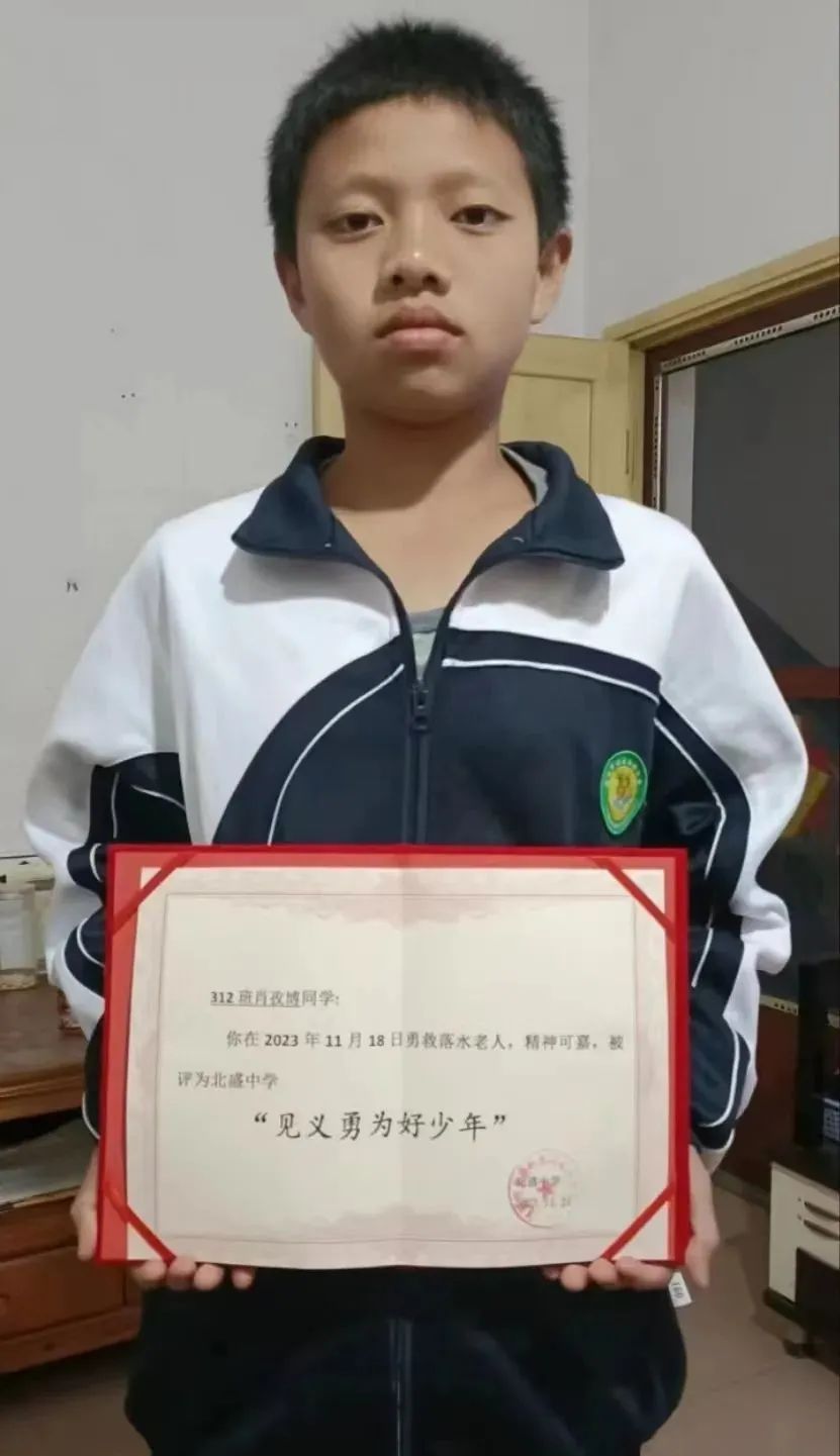 DƬ